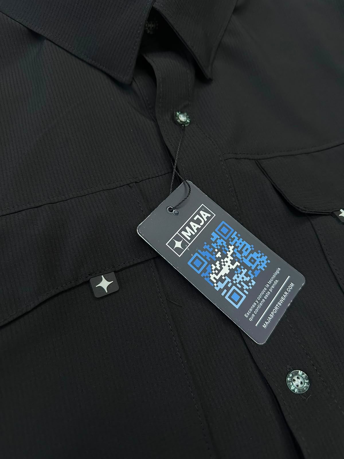 Maja la camisa impermeable que no sacrifica el estilo.